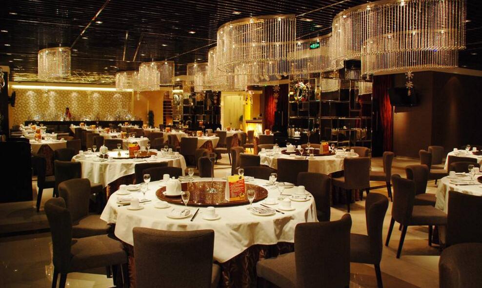 酒店飯店桌椅回收